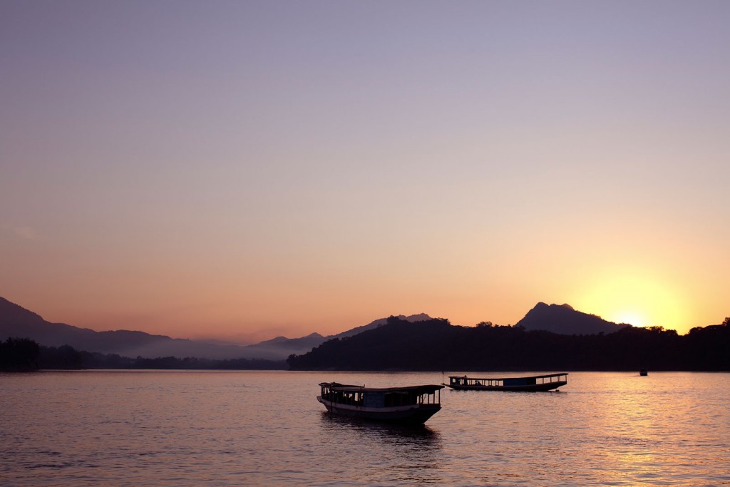 09-Taka-River-Boat_Dusk