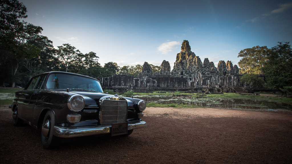 Vintage Car at the temples 02