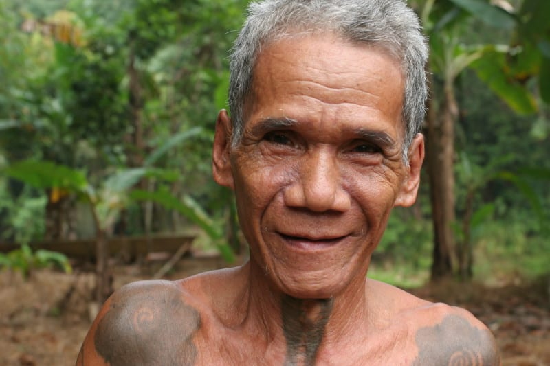 portrait de grand pre iban tribe in Borneo