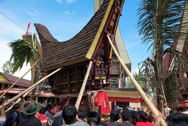 Sulawesi Malakiri Village Funeral - Manhandling Duba-Duba