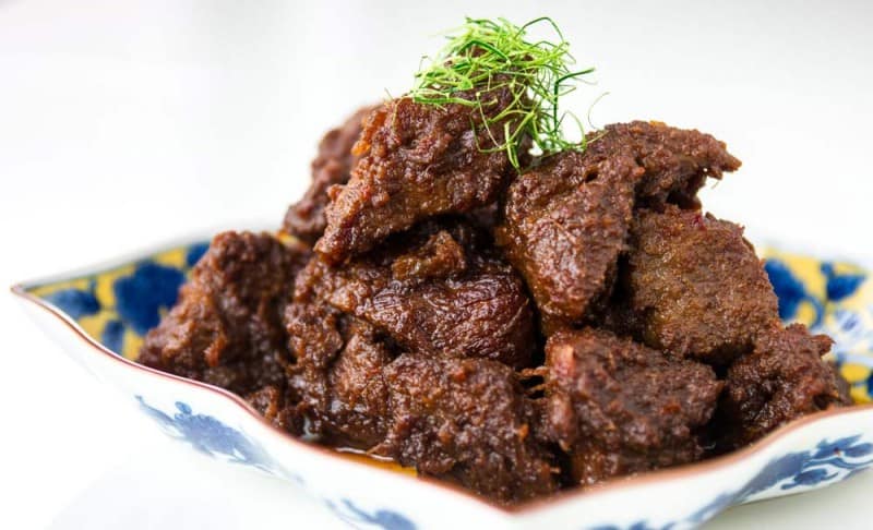 Beef Rendang on a colourful plate