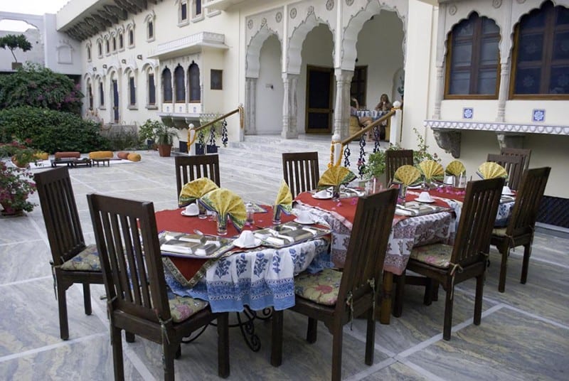 The courtyard of DeraMandawa in Jaipur