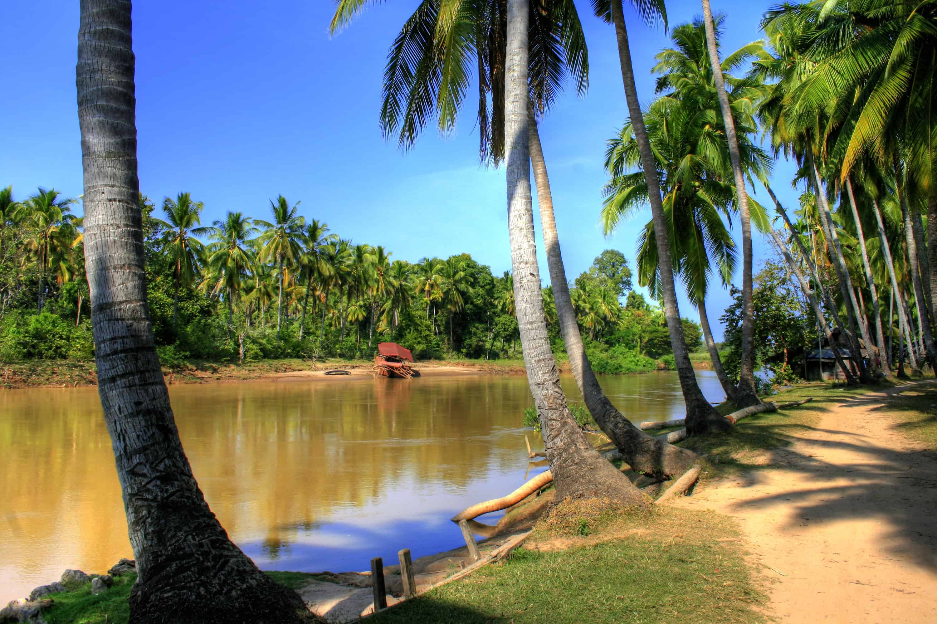 the water ways of the mekong river around 4000 islands in southern laos