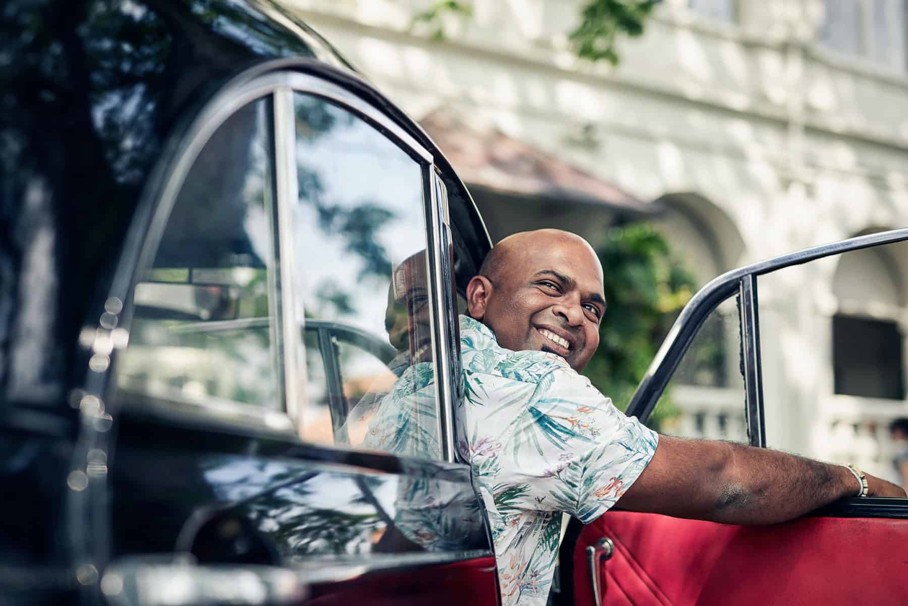 Chauffeur Guide in Sri Lanka outside Amangalla