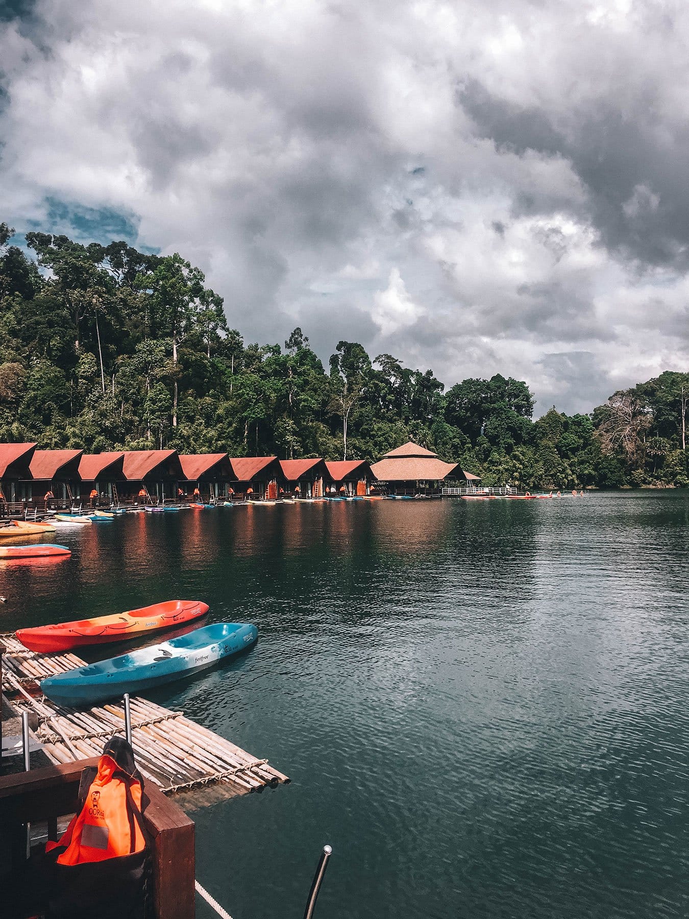 Floating lodge Thailand