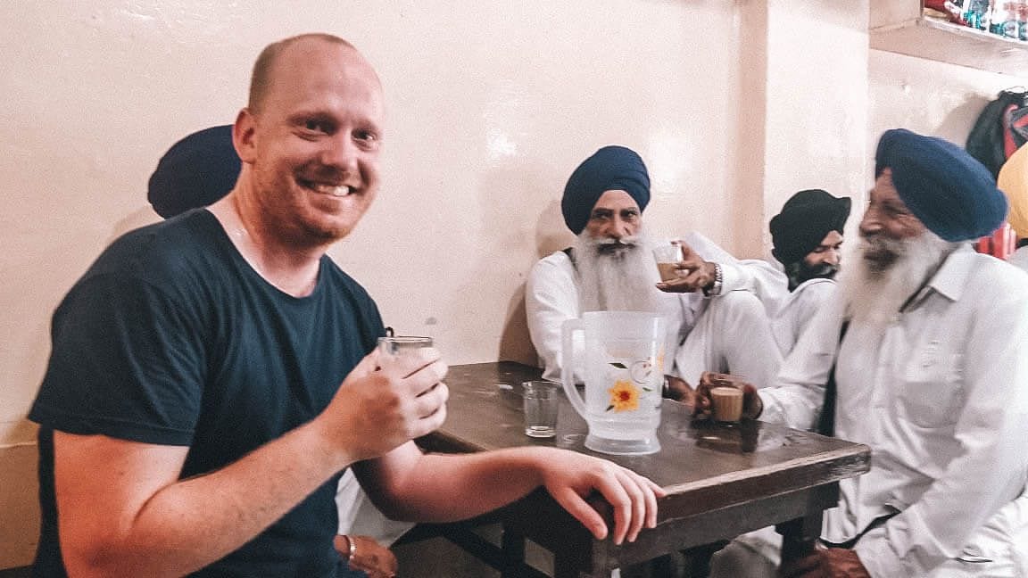 Traveller with Devotees drinking Chai close to the Golden Temple in Amritsar