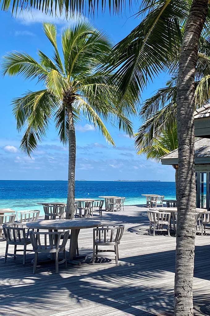 Hurawalhi in the Maldives - typical restaurant views