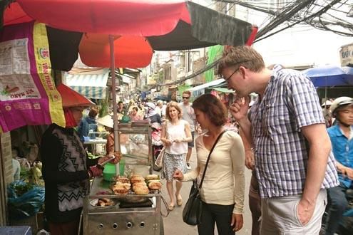 Contrasts of Saigon - Urban Walking  Tour