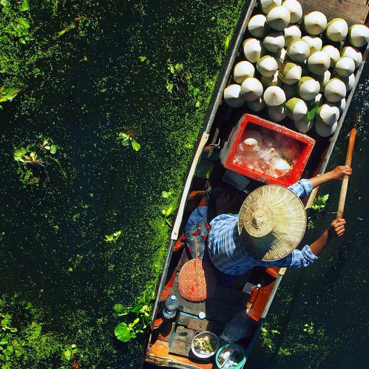 THE ESSENTIAL THAILAND