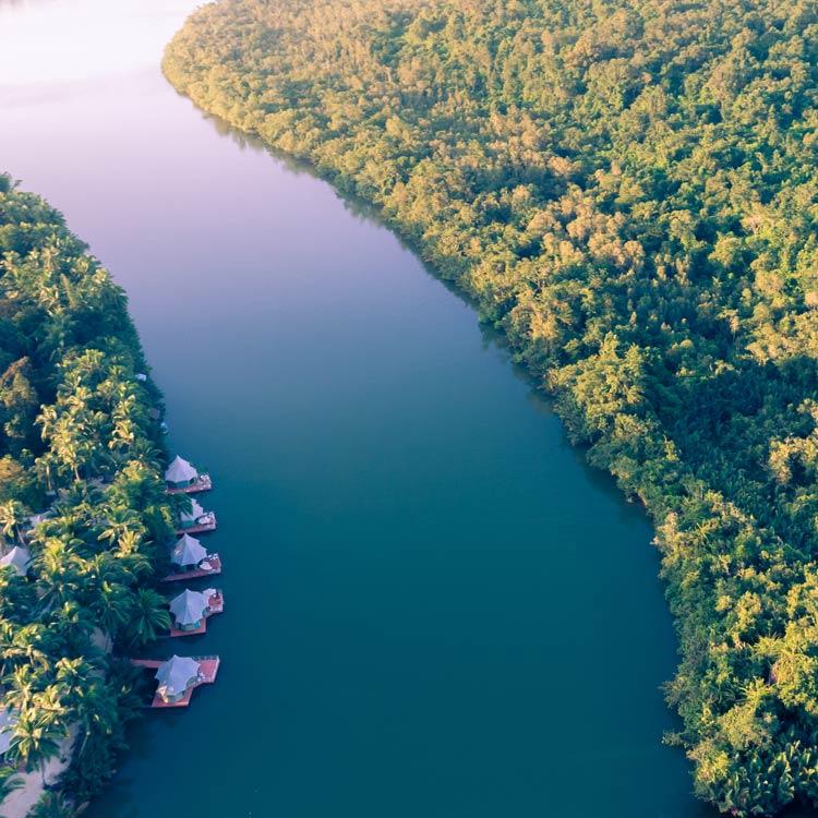 Countryside, Rivers & Reef by Train