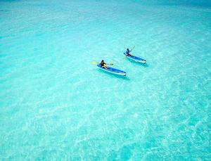 BAREFOOT IN THE MALDIVES
