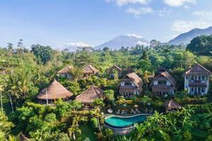 Surya Shanti Villa, Sideman