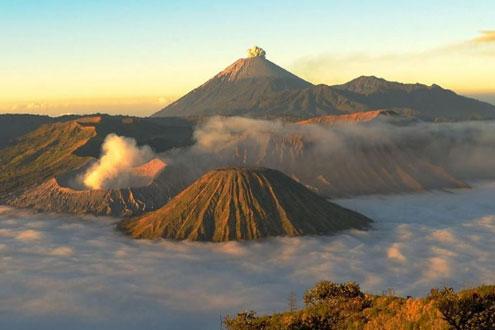 Family Java Explorer and Indonesian Borneo 