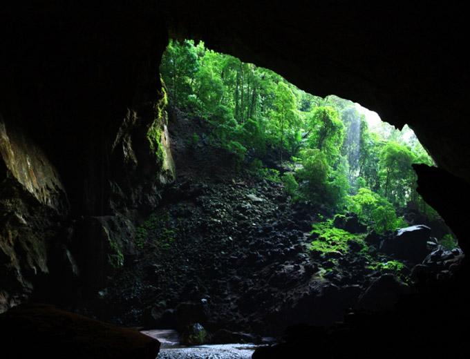 Majestic Cave Adventure