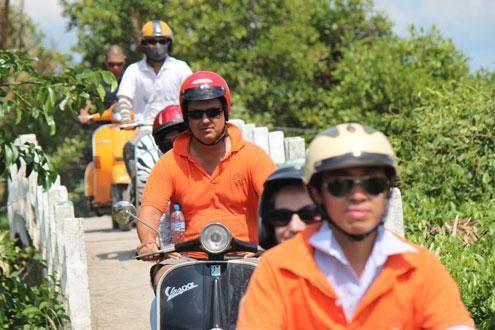 A glimpse of the Mekong by Vespa 