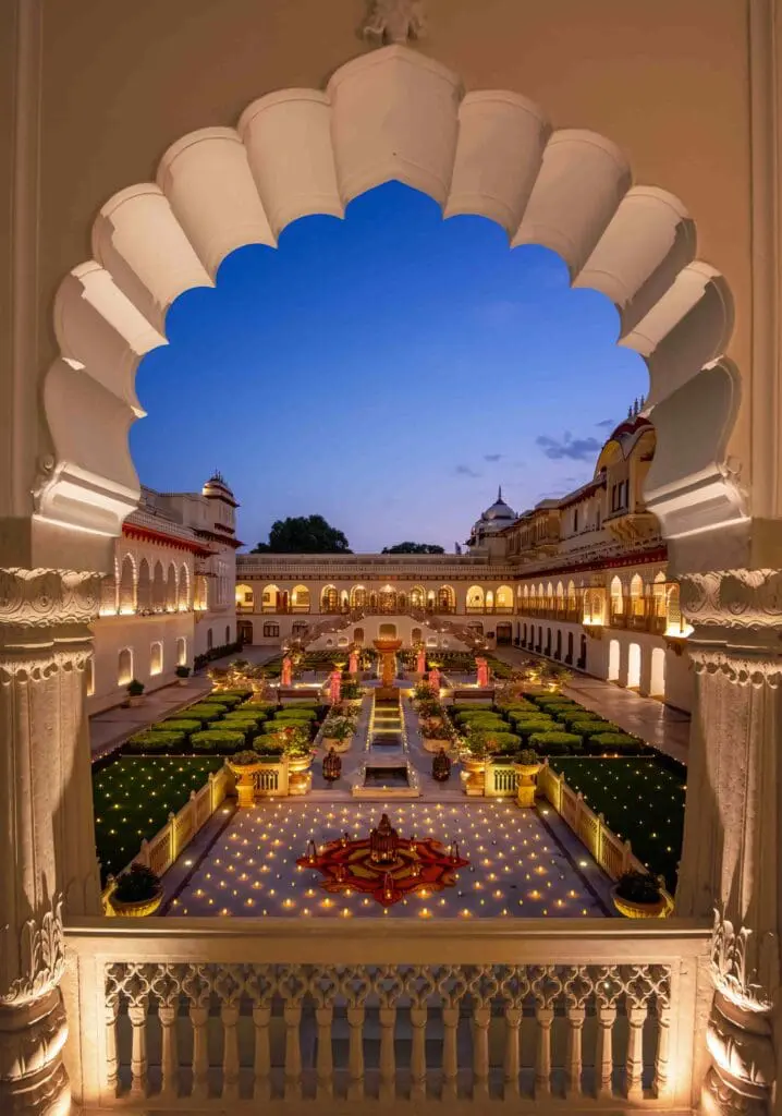 courtyard at taj rambagh palace