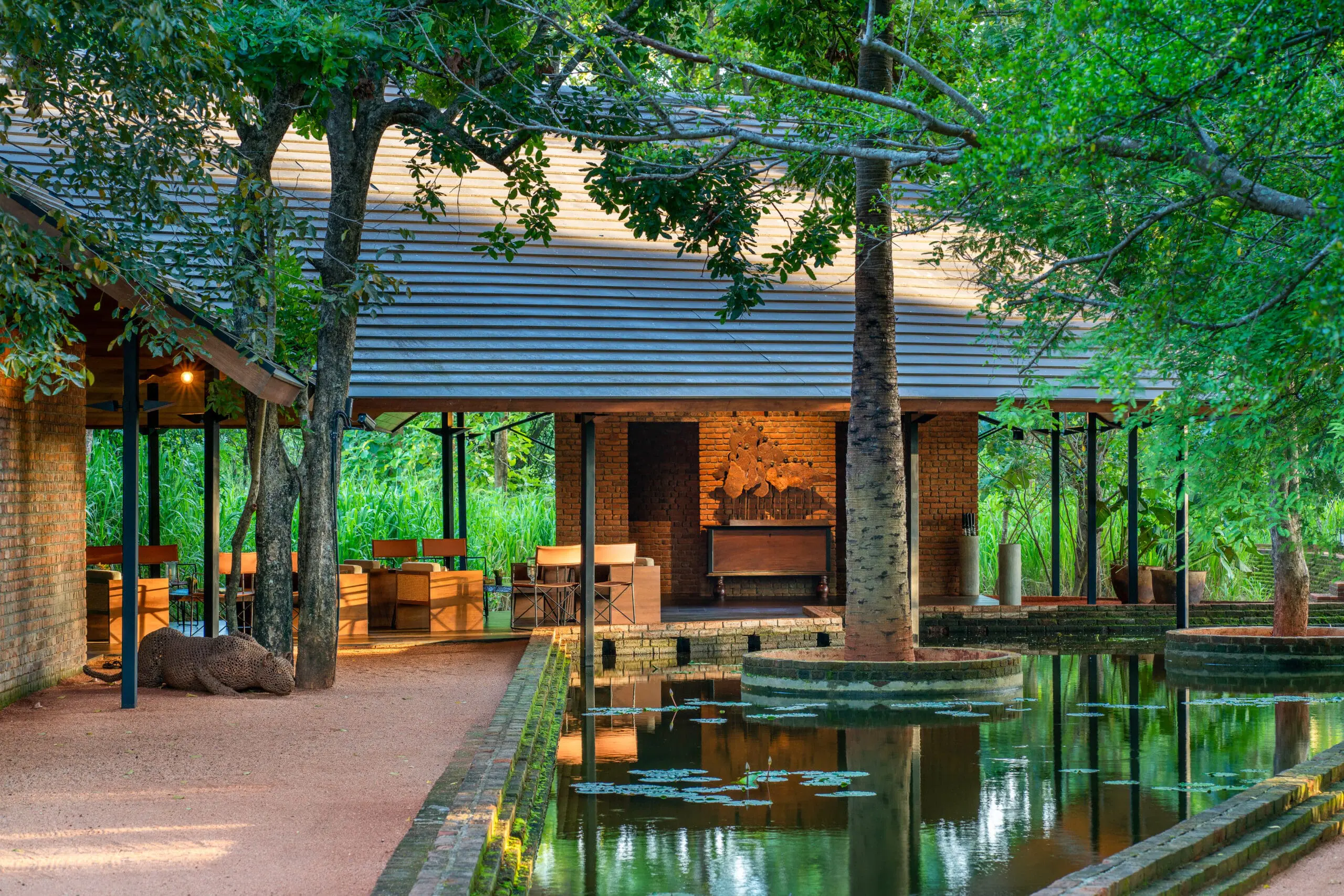 Taru Villas Maia lobby