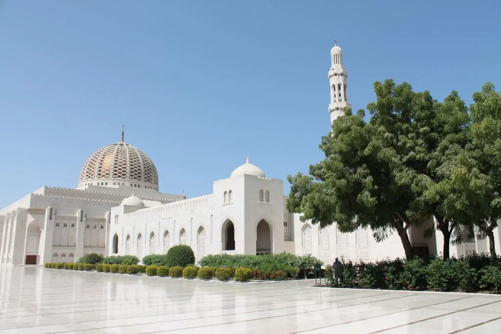 Oman_Muscat_GrandMosque_Exterior3