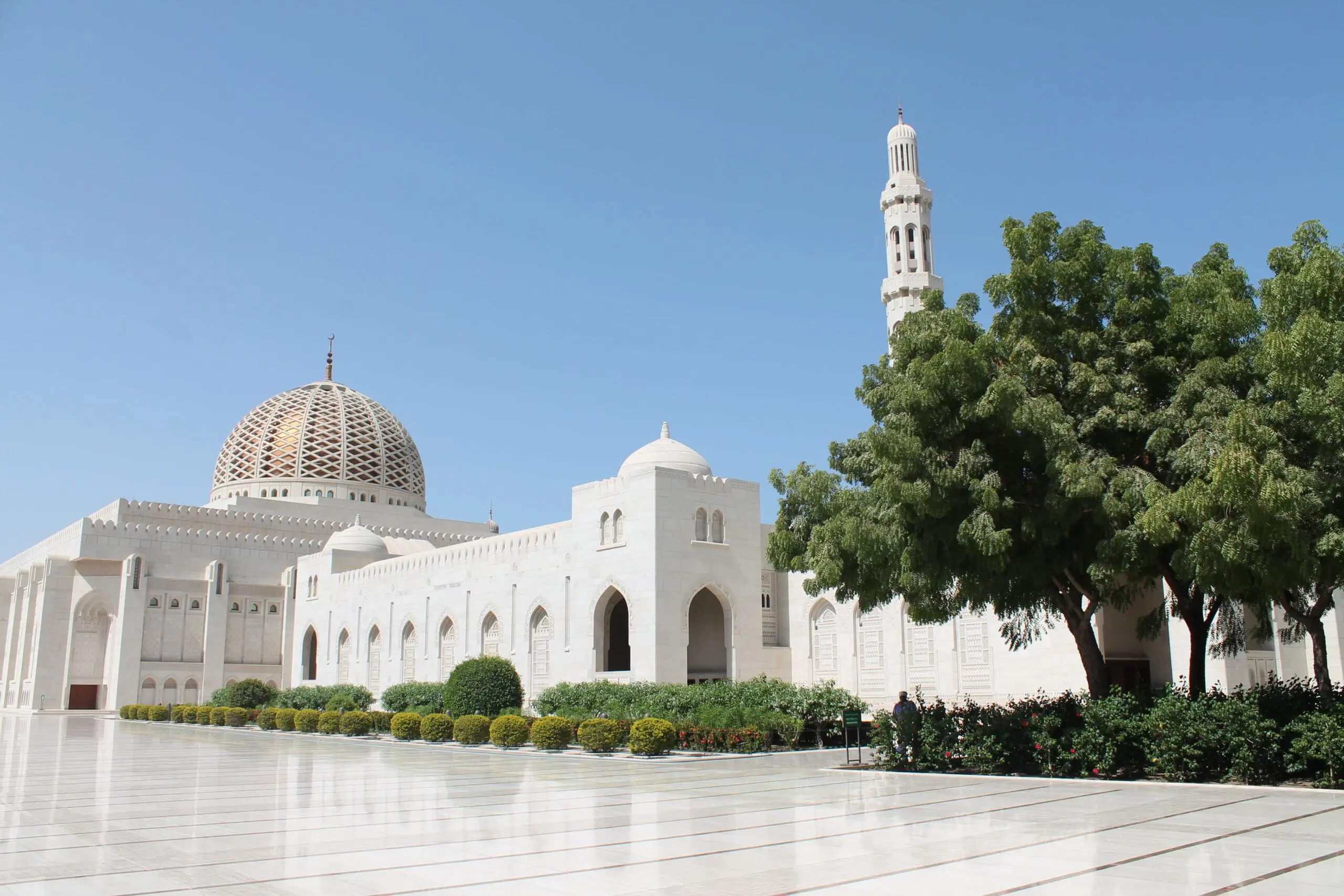 Oman_Muscat_GrandMosque_Exterior3