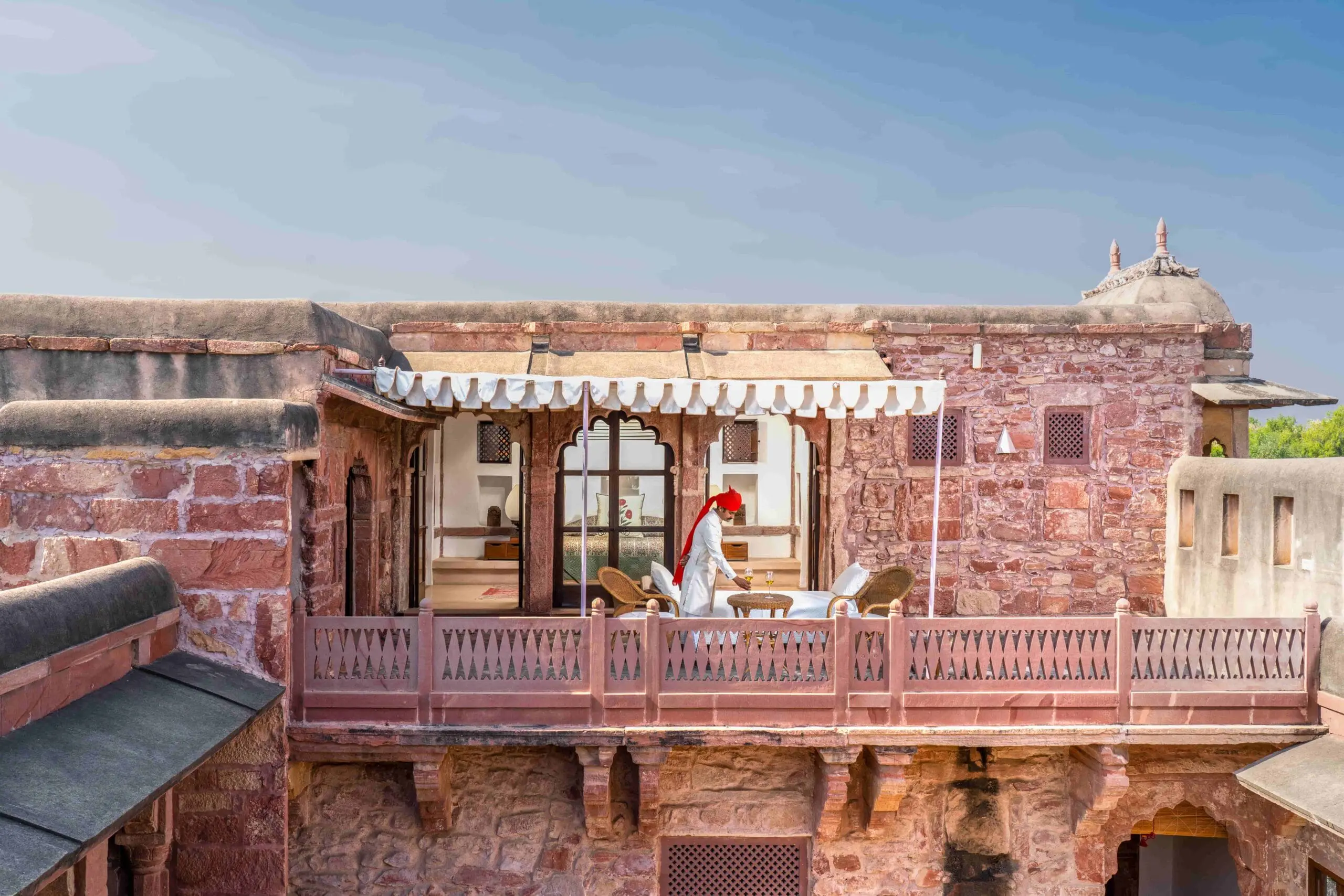 balcony dining at ranvas