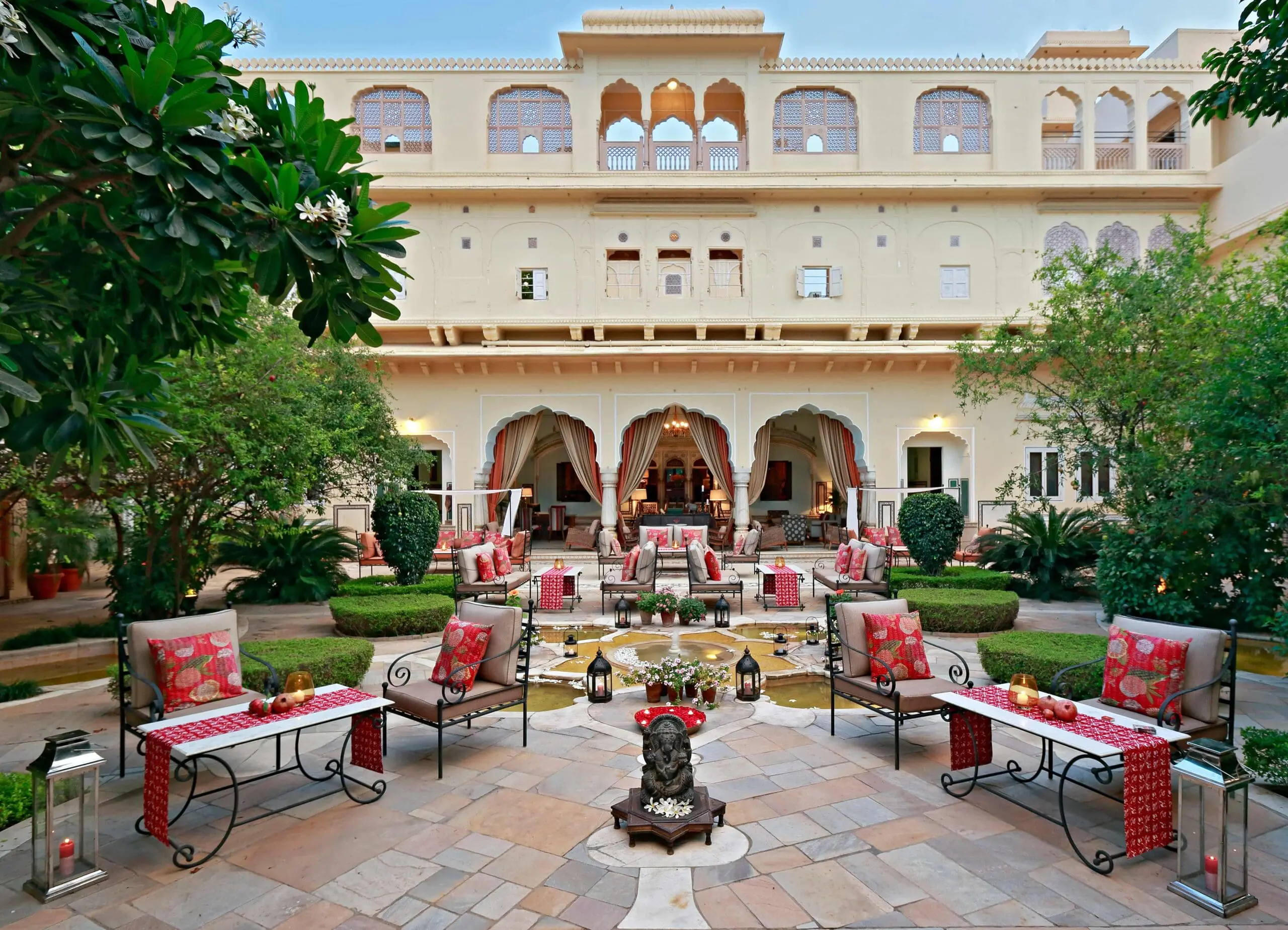 courtyard at samode haveli
