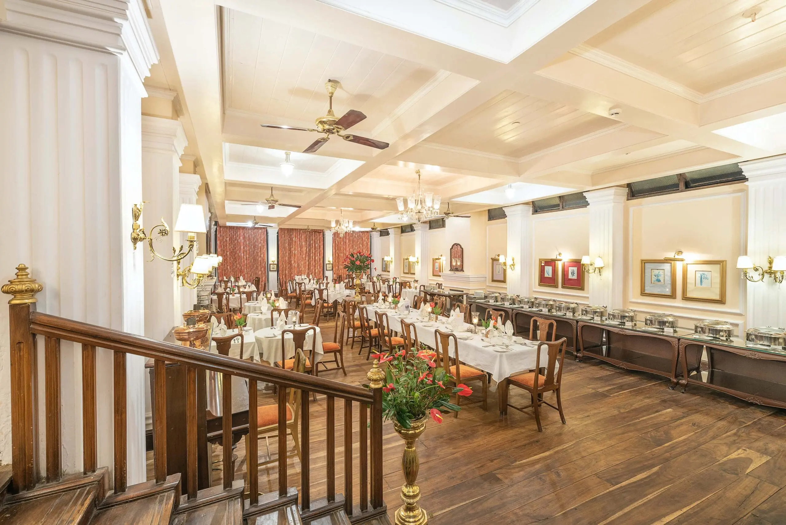 dining room at the elgin silver oaks