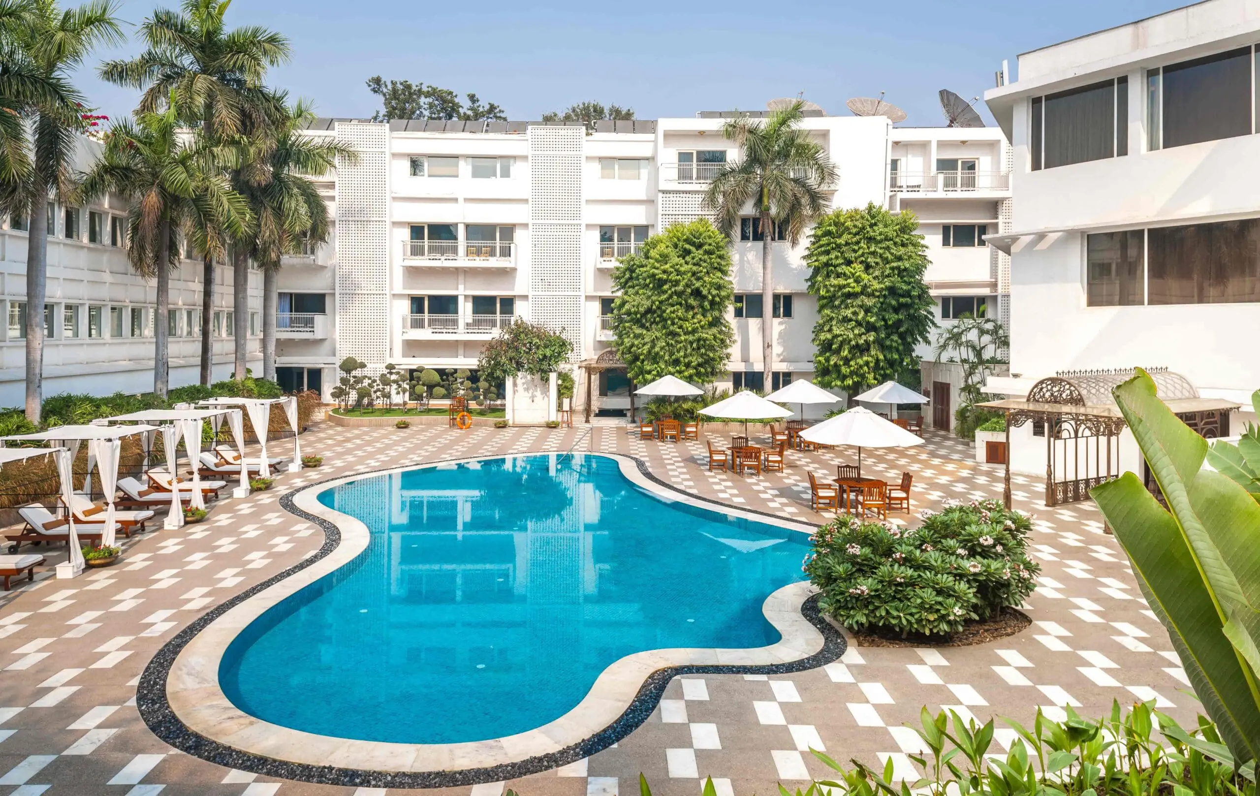 pool at the claridges