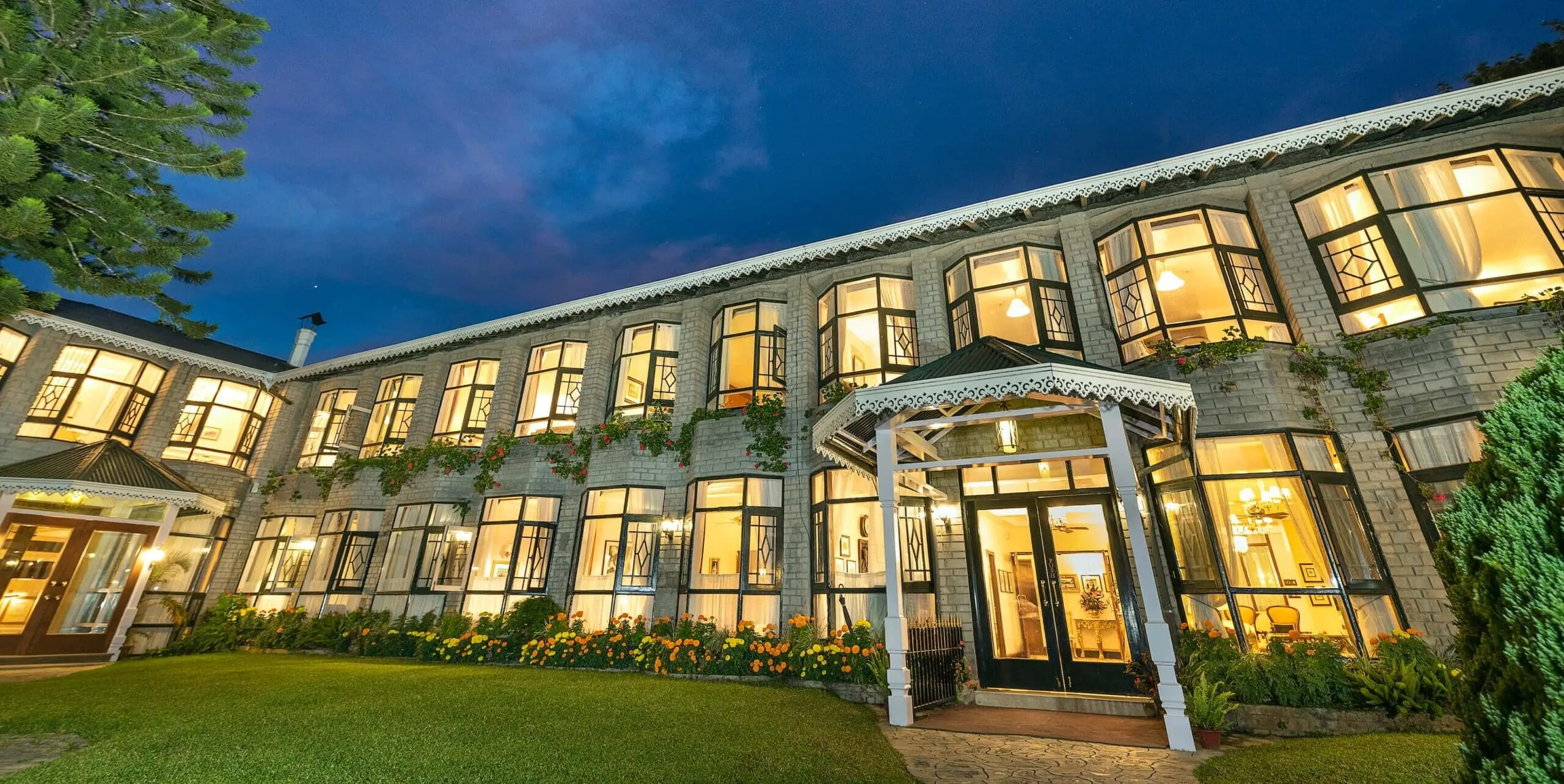 the elgin silver oaks at night