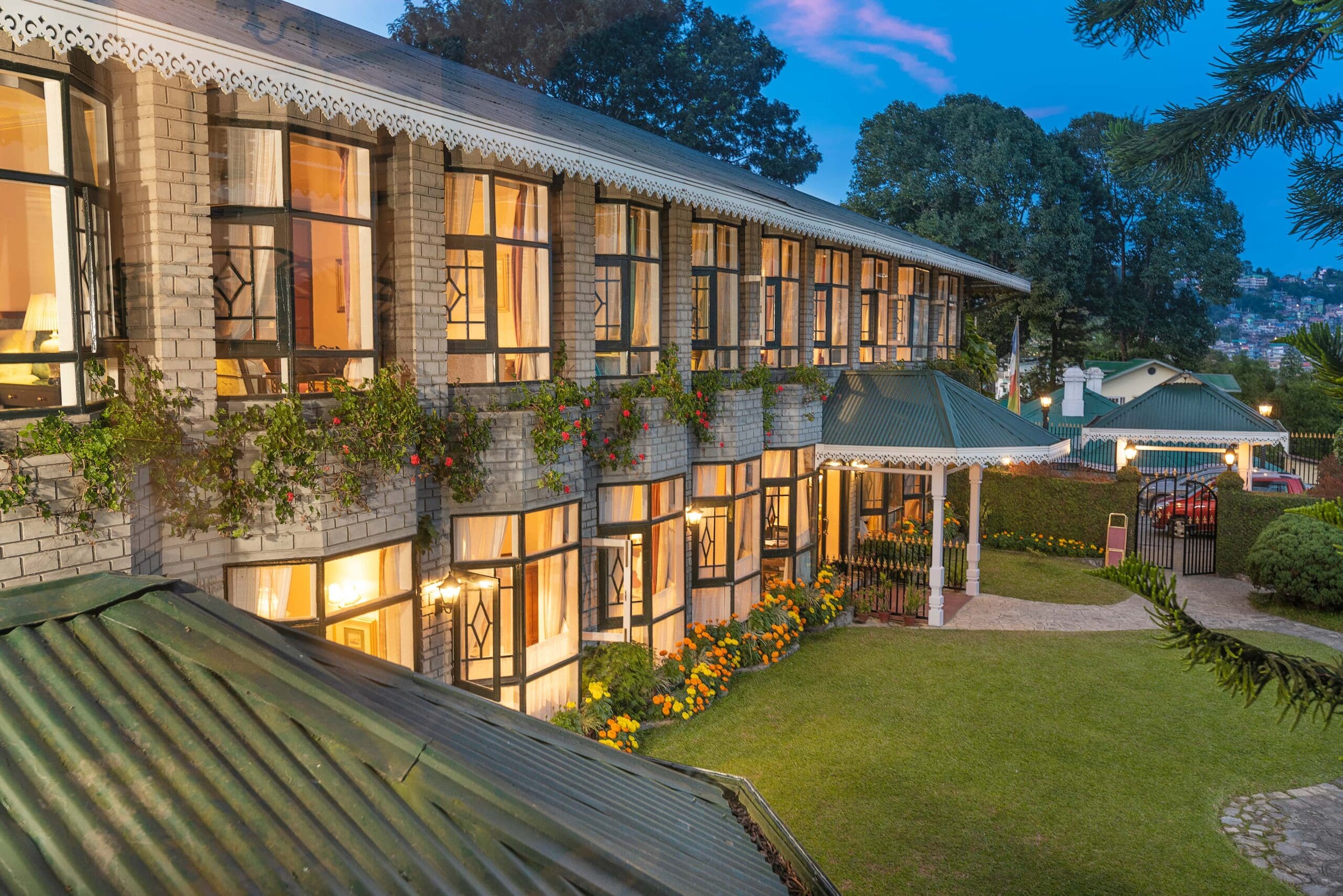 exterior at the elgin silver oaks