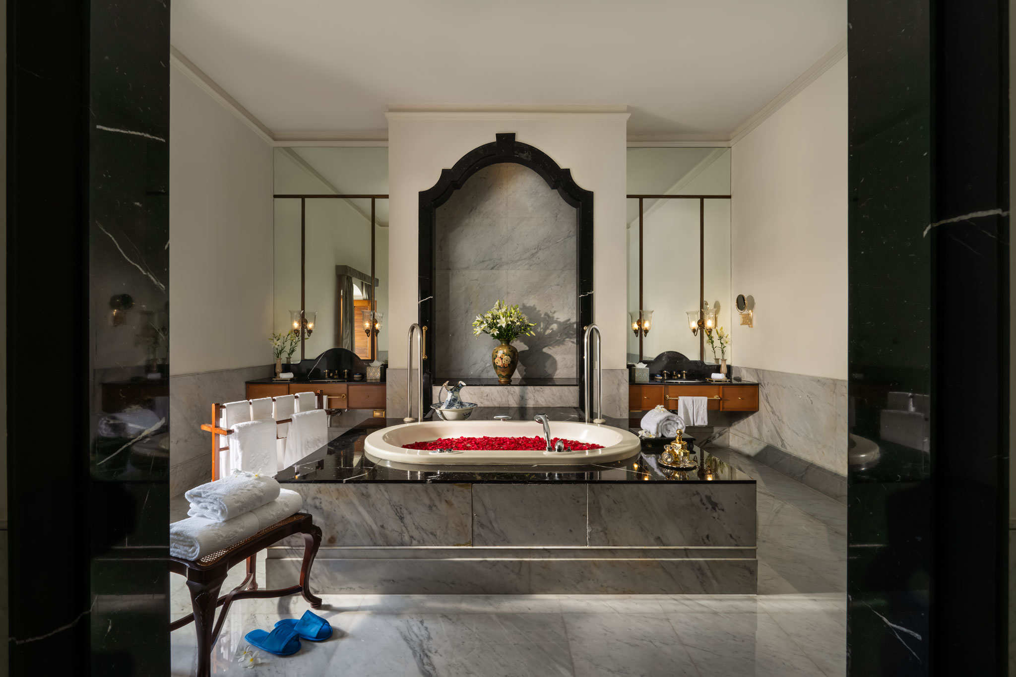 bathroom at taj falaknuma