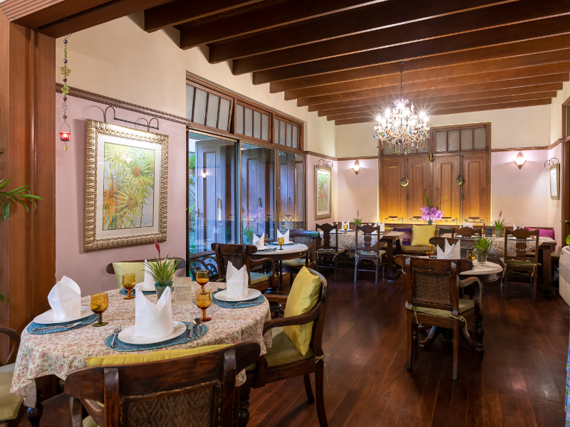 Ariyasom Villa dining area