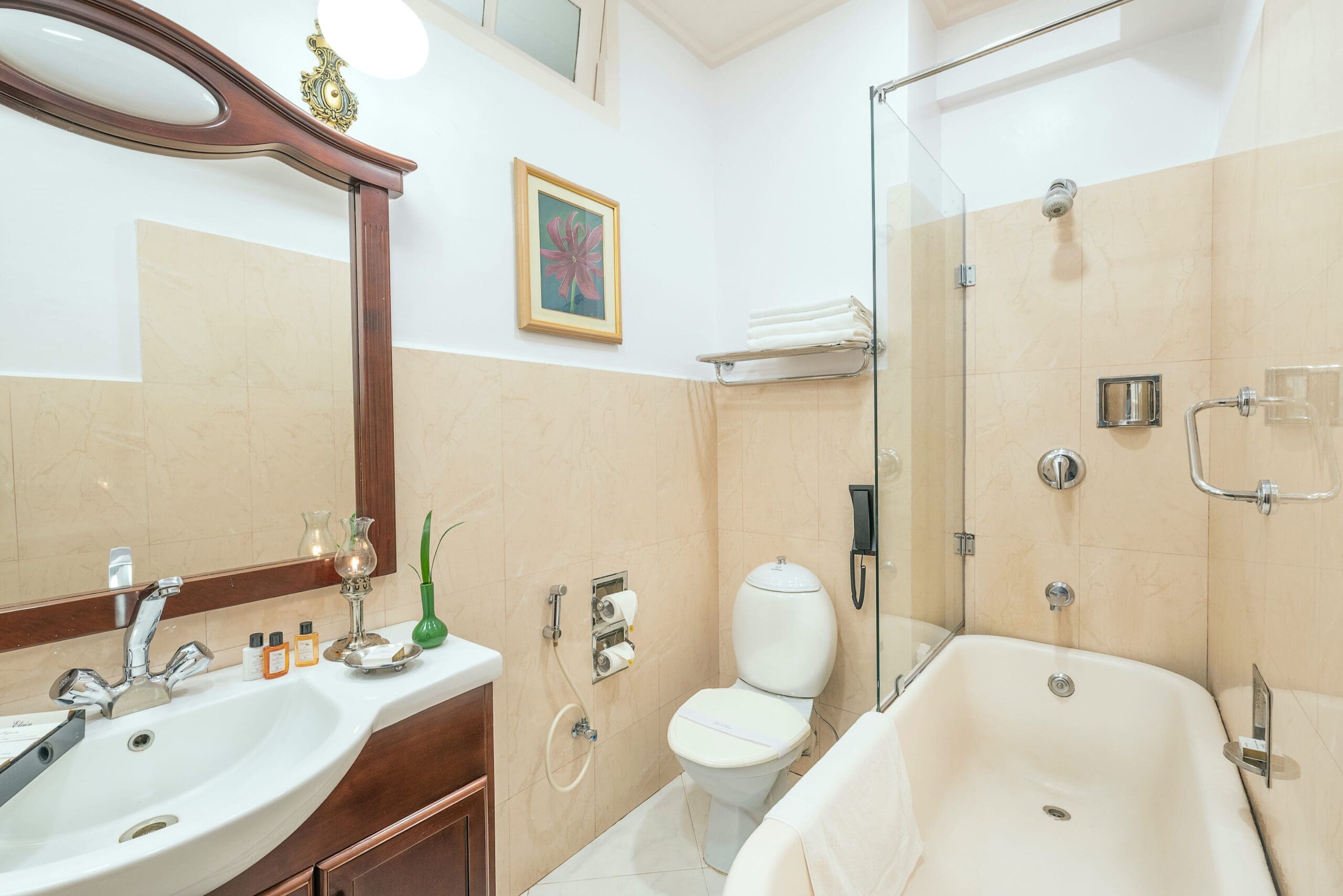 bathroom at nor khill hotel