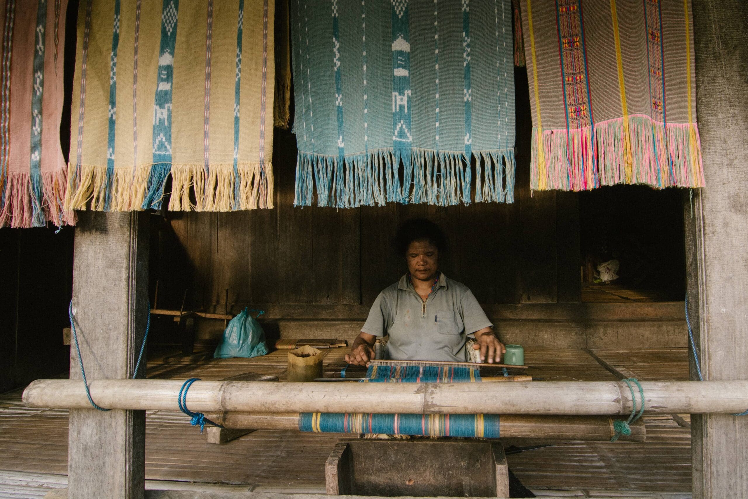 Local weaving in Flores