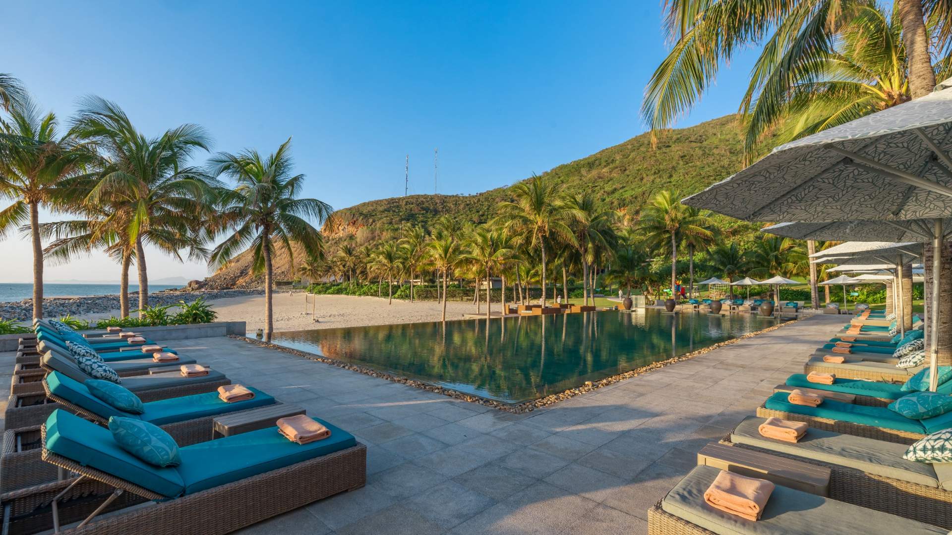 Mia Resort pool