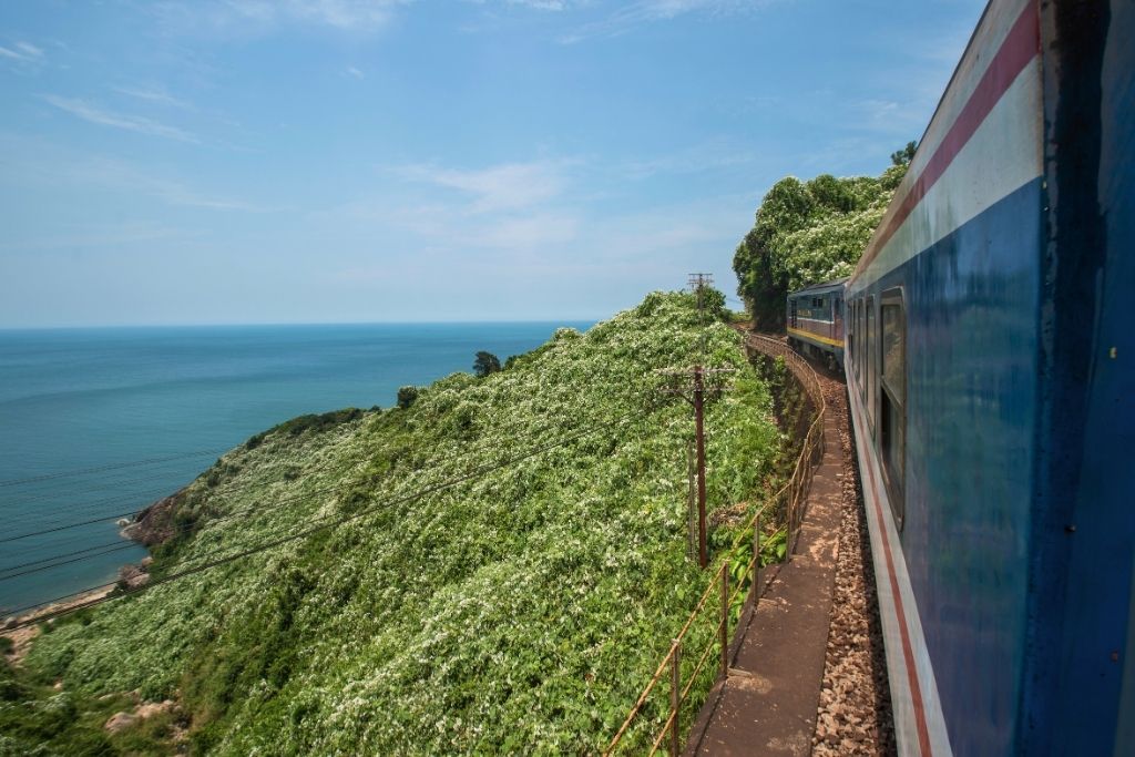 Hai Van Pass by rail vietnam