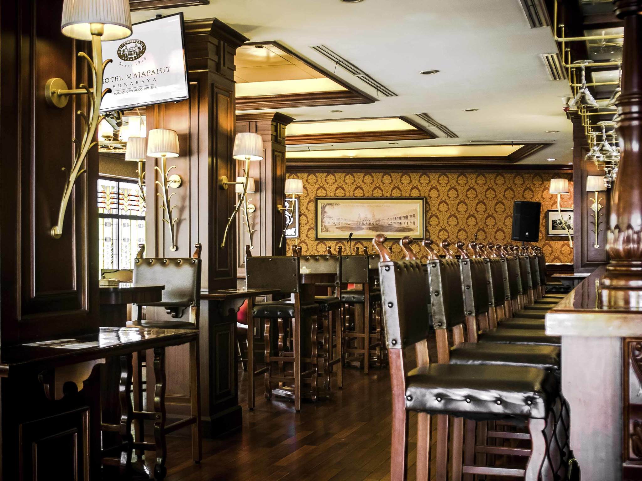 Hotel Majapahit Surabaya bar
