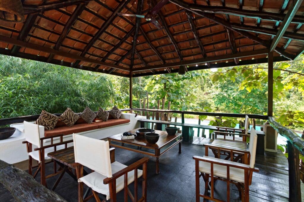 courtyard dining at reni pani