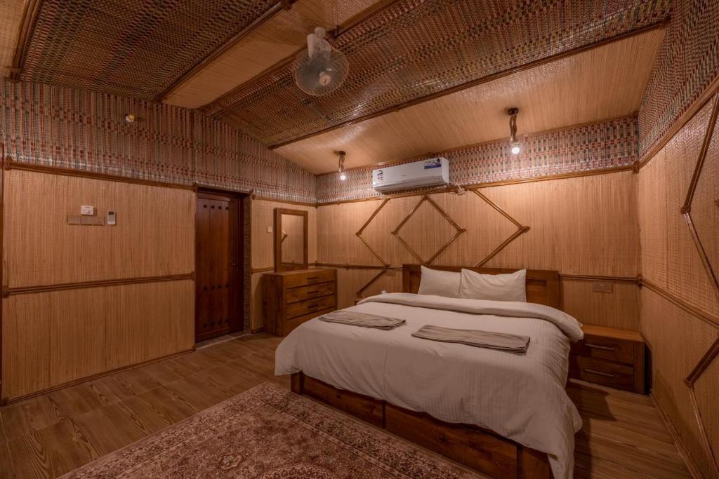 Antique Inn, Nizwa king suite with pool