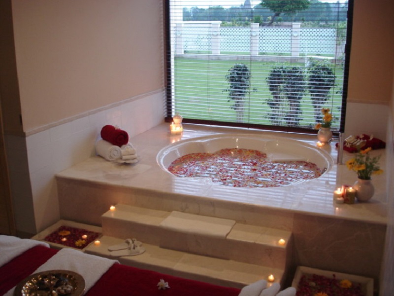 bathroom at lalit temple view, khajurago