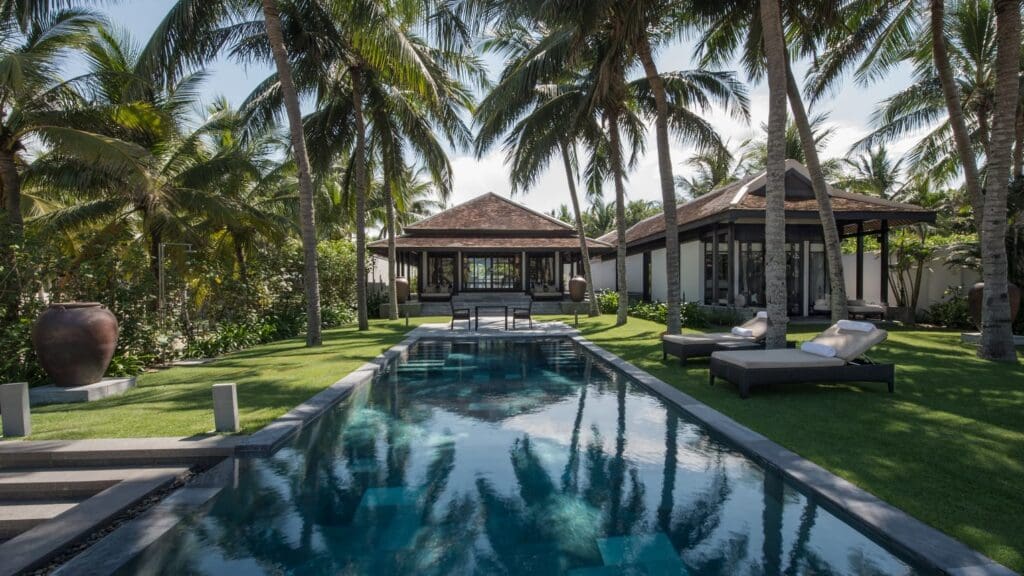 Four seasons Nam Hai Pool