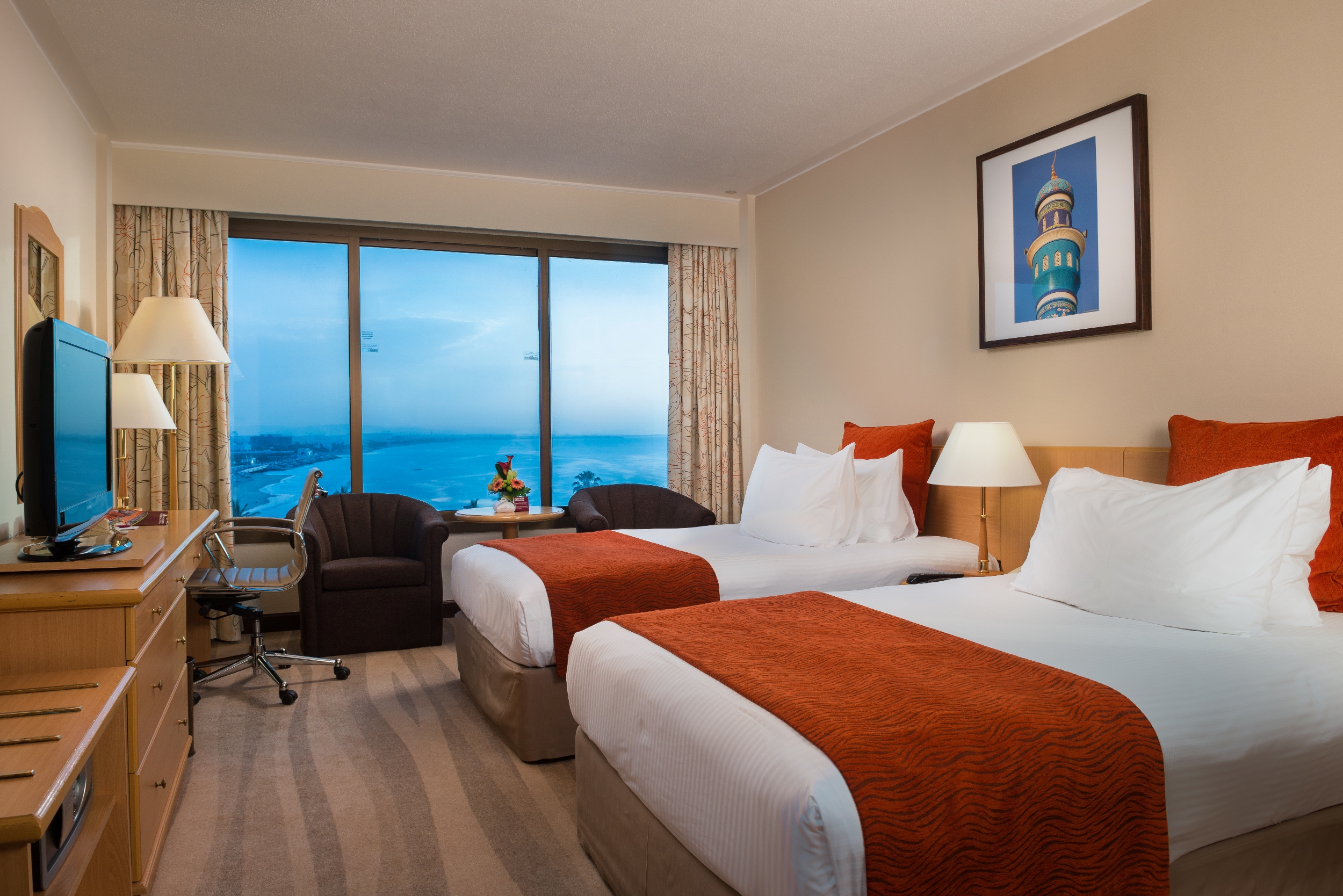 Crowne Plaza Muscat twin sea room