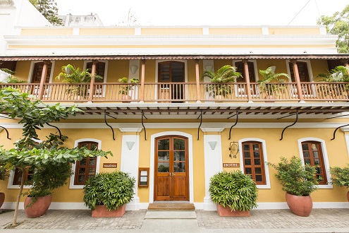 entrance to palais de mahe