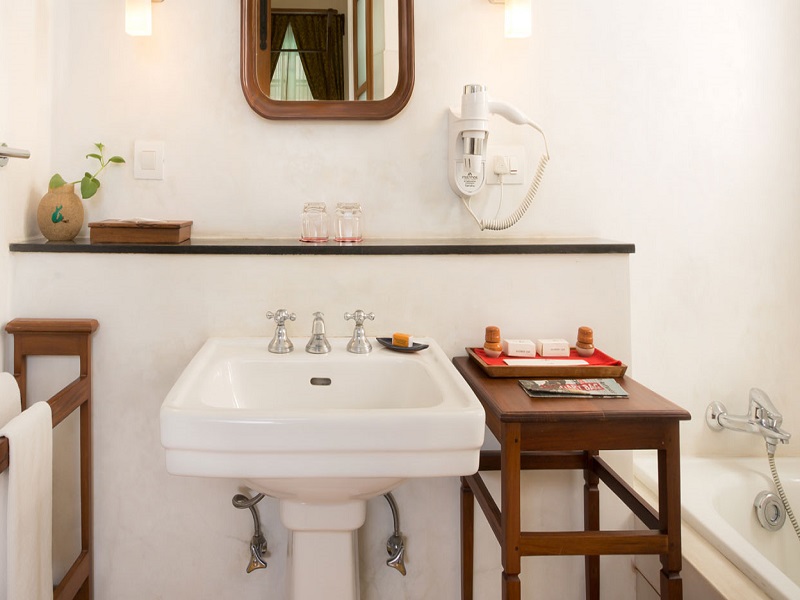 bathroom at palais de mahe