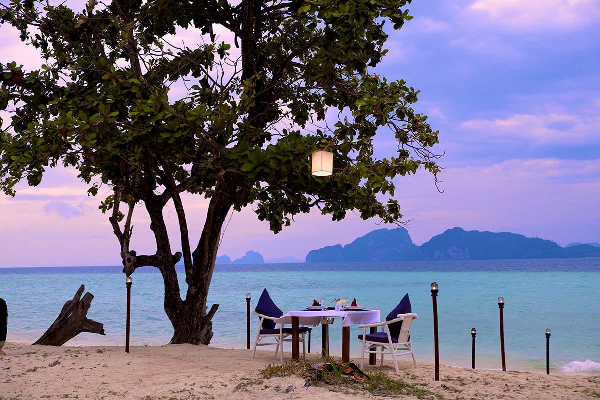 Seven Seas Koh Kradan, Koh Kradan private dinner on beach