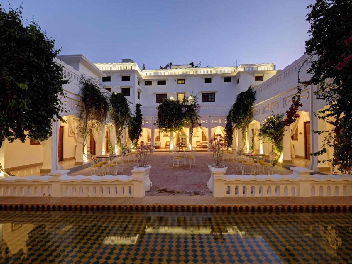 courtyard at saraca, lucknow