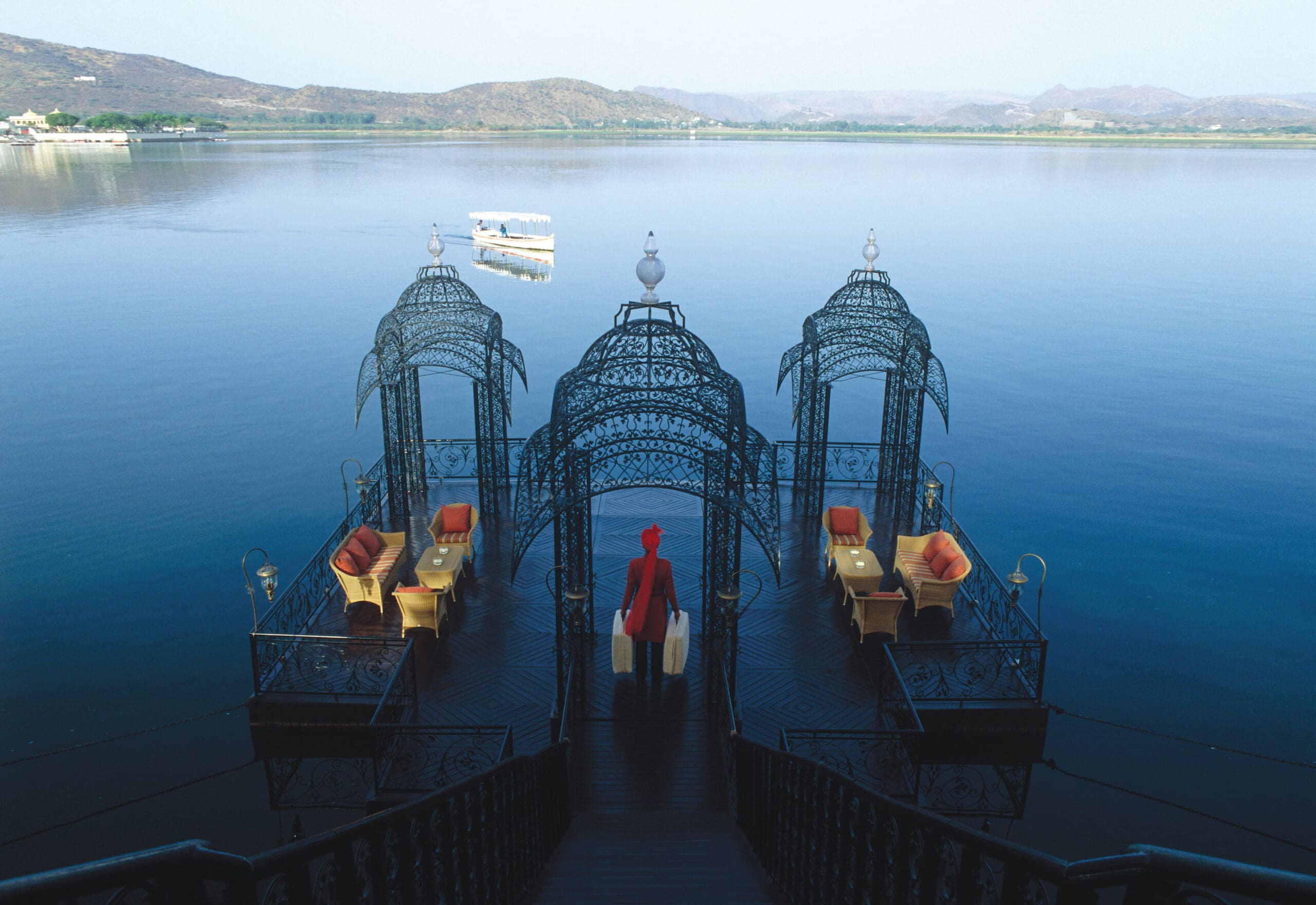 lakeside dining at taj lake palace