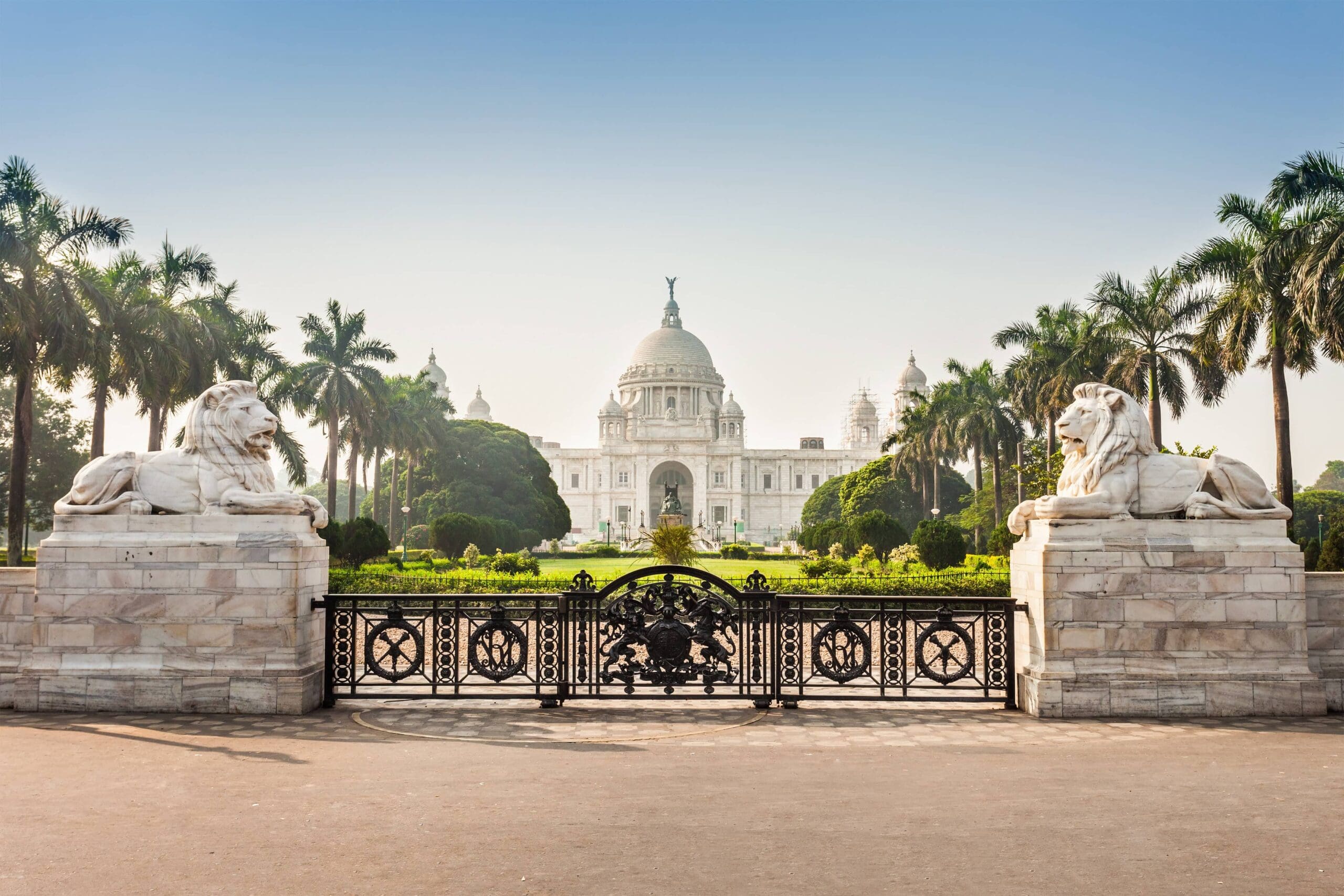 entrance to the oberoi grand