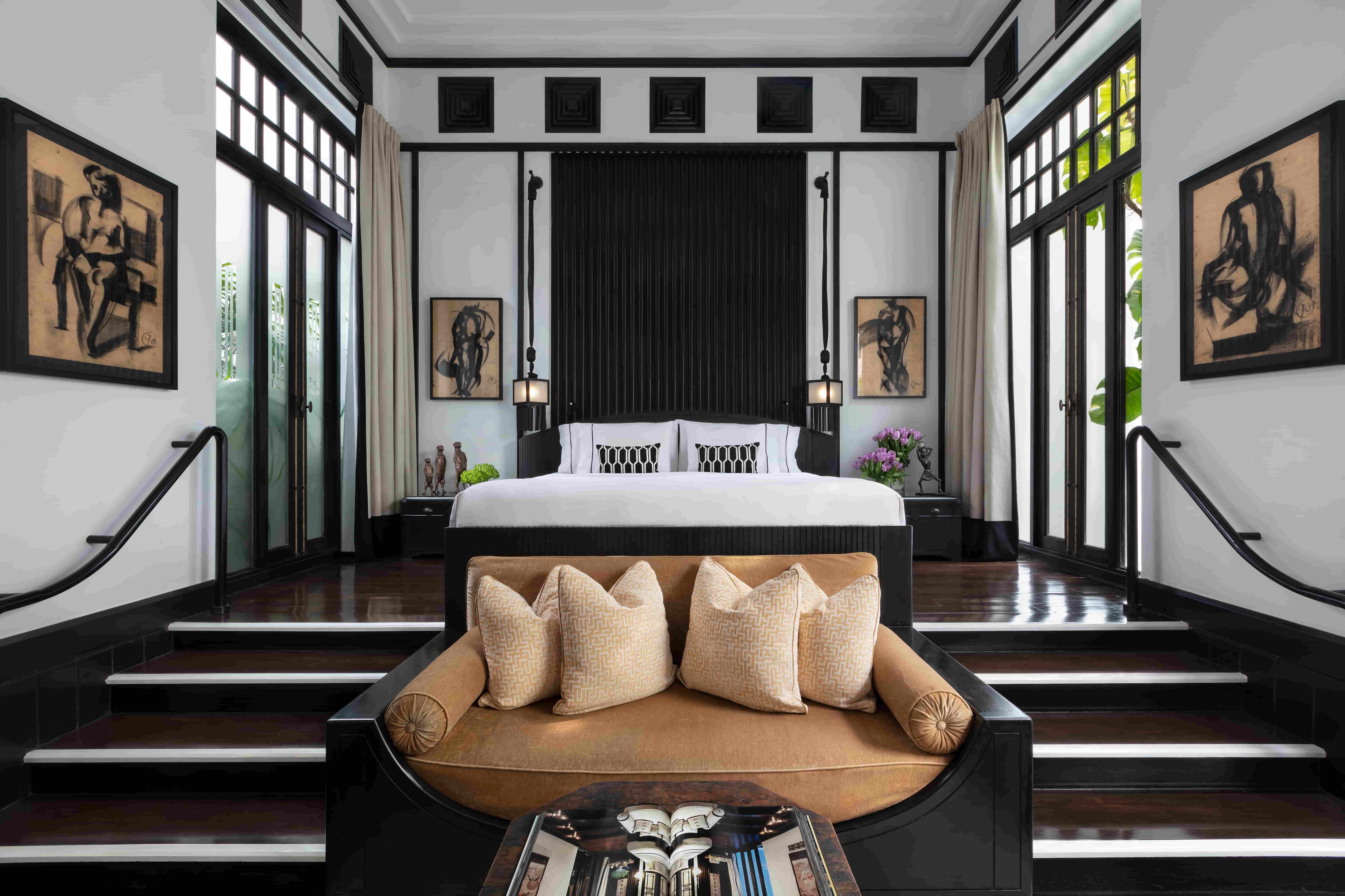 The Siam courtyard bed