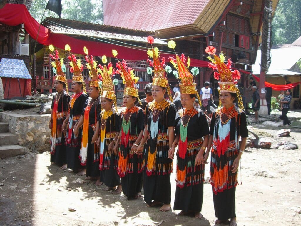 Traditional dancers at Tana_Toraja funeral