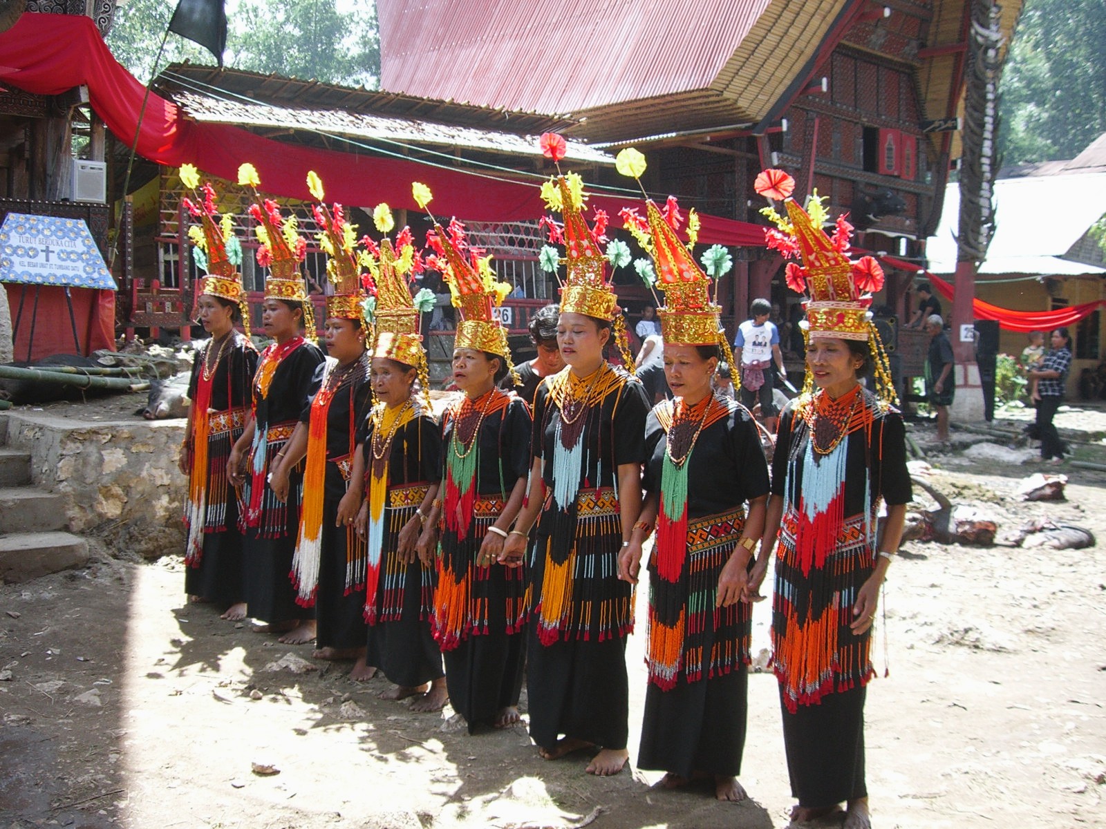 Traditional dancers at Tana_Toraja funeral